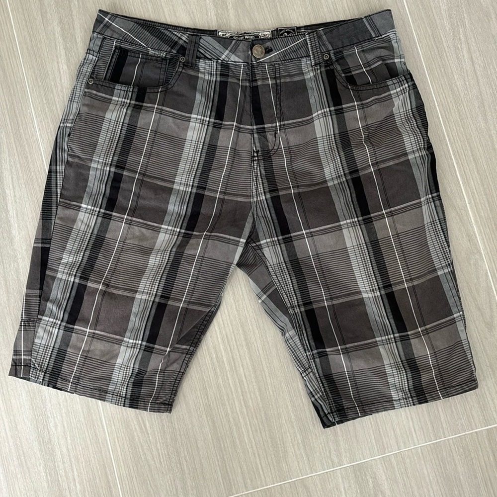 Men’s shorts size 36